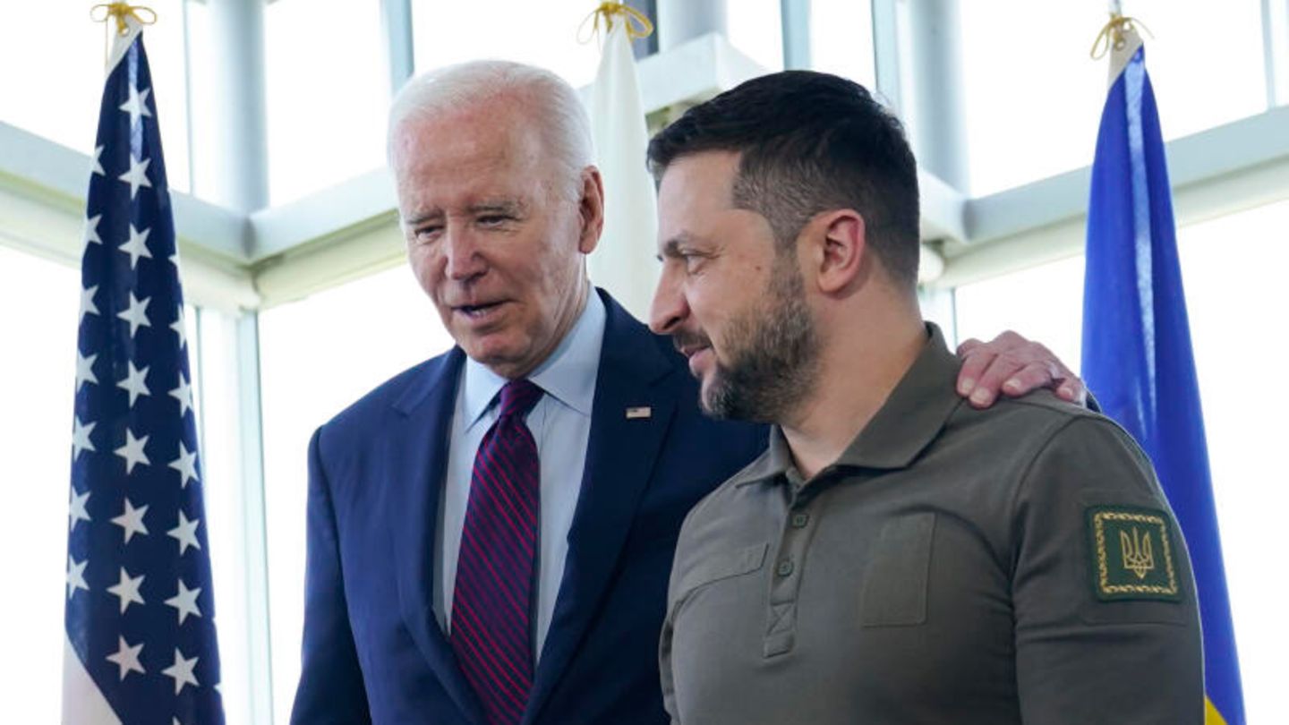 US-Präsident Joe Biden und sein ukrainischer Amtskollege Wolodymyr Selenskyj beim G7-Gipfel Mitte September. Bisher konnten sich die Ukrainer auf die Hilfe der Amerikaner verlassen – das Chaos im Repräsentantenhaus könnte das nun ändern