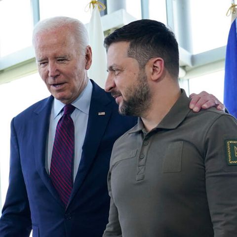 US-Präsident Joe Biden und sein ukrainischer Amtskollege Wolodymyr Selenskyj beim G7-Gipfel Mitte September. Bisher konnten sich die Ukrainer auf die Hilfe der Amerikaner verlassen – das Chaos im Repräsentantenhaus könnte das nun ändern