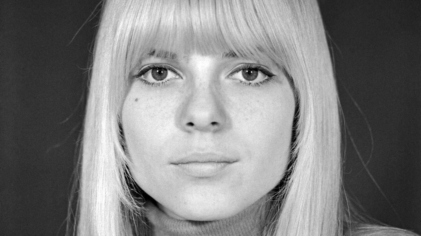 Ein Schwarz-weiß-Foto von France Gall