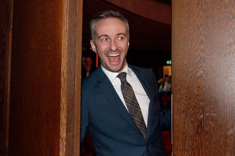 Jan Böhmermann lachend