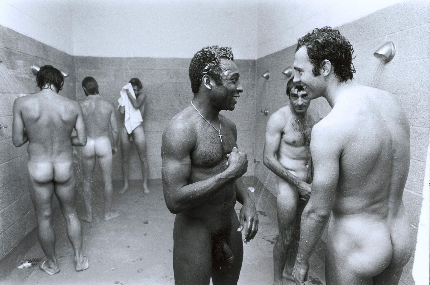 Volker Hinz, 1977: Franz Beckenbauer und Pelé unter der Dusche bei Cosmos New York  Hier abstimmen: www.stern.de/voting75