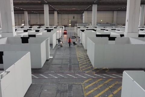 Video: Messehalle Frankfurt wird Erstaufnahme