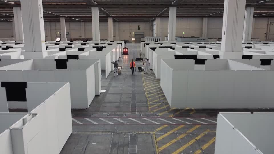 Video: Messehalle Frankfurt wird Erstaufnahme