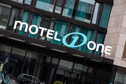 Ein Haus der Kette Motel One von außen fotografiert