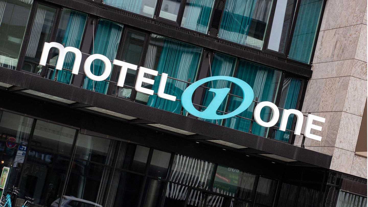 Ein Haus der Kette Motel One von außen fotografiert