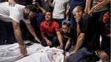 In Gaza trauern Familienmitglieder um militante Palästinenser, die beim Angriff auf Israel ums Leben gekommen sind