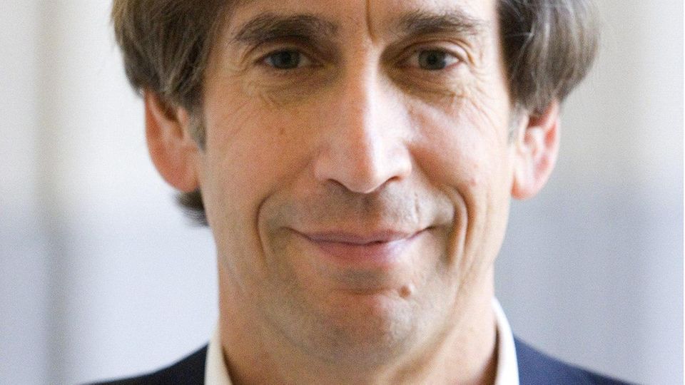 US Middle East expert Aaron David Miller: Aaron David Miller works as a Middle East expert for the “Carnegie Endowment for International Peace” (CEIP) in Washington, DC. Between 1978 and 2003, Miller worked at the US State Department as an analyst and advisor to Republican and Democratic secretaries of state. Aaron David Miller works as a Middle East expert for the Carnegie Endowment for International Peace (CEIP) in Washington, DC. Between 1978 and 2003, Miller worked at the US State Department as an analyst and advisor to Republican and Democratic secretaries of state.
