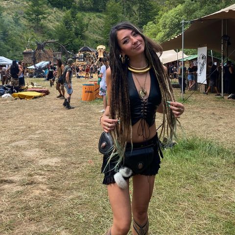 Shani Louk auf einem Festival