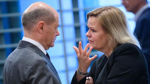 Bundeskanzler Olaf Scholz und Bundesinnenministerin Nancy Faeser (beide SPD)