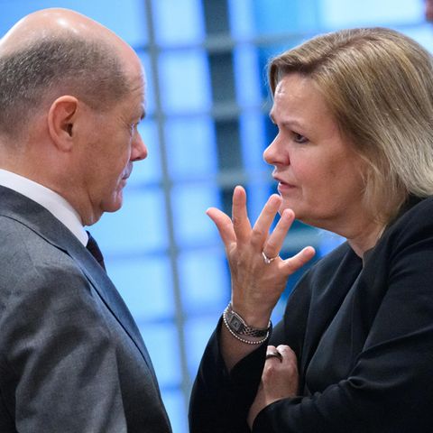 Bundeskanzler Olaf Scholz und Bundesinnenministerin Nancy Faeser (beide SPD)