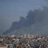 Rauchschwaden über der Grenze zum Gazastreifen