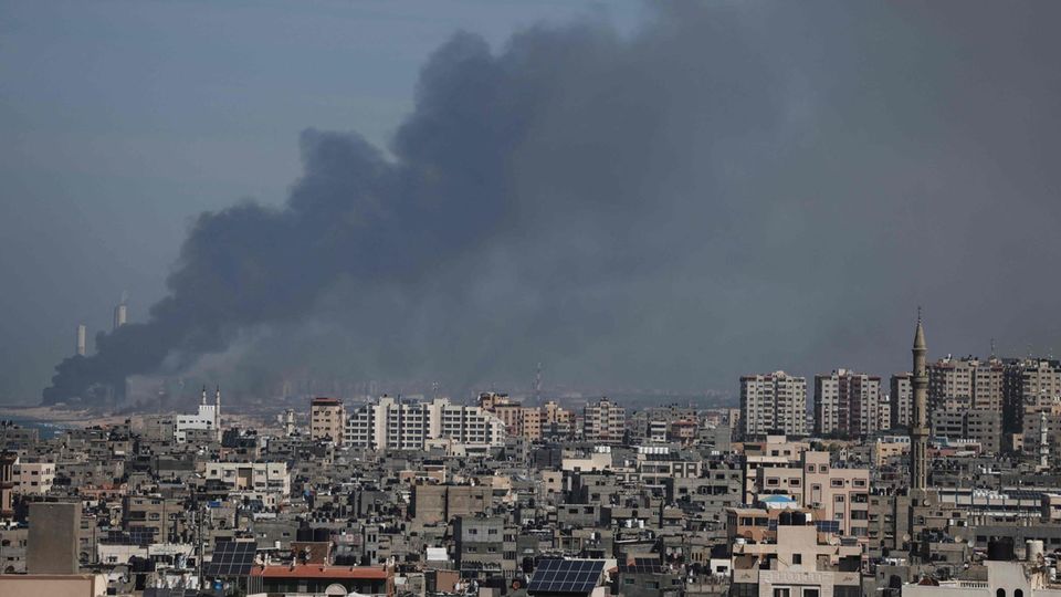 Rauchschwaden über der Grenze zum Gazastreifen