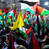 Anhänger der Schiitenmiliz Hisbollah in Dahiyeh, Libanon, feierten die Angriffe der militanten Hamas auf Israel.