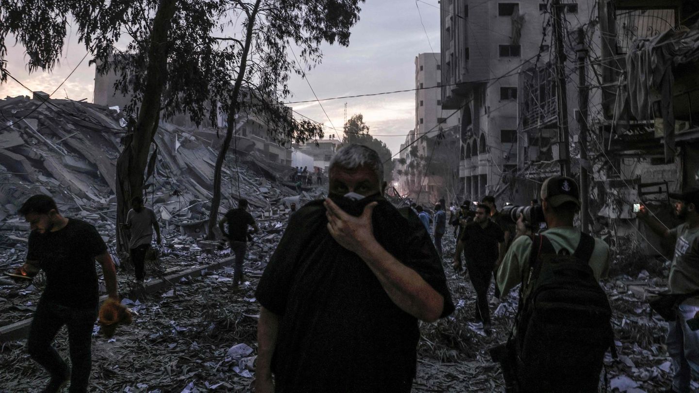 Menschen in Gaza-Stadt fliehen Menschen in Gaza-Stadt fliehen