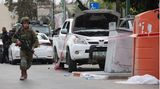 Sderot, Israel: Ein Soldat rennt mit einem Maschinengewehr