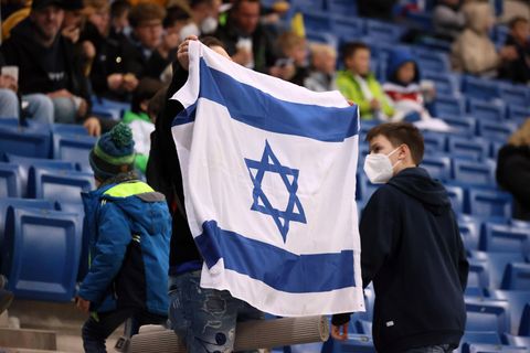 Eine israelische Flagge beim Fußball-Ländespiel zwischen Deutschland und Israel im März 2022 in Sinsheim