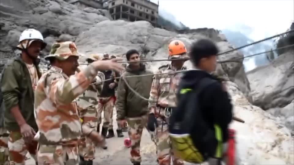 Video: Indien: Sturzfluten mit Dutzenden Opfern