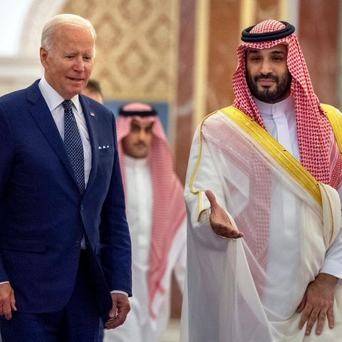 US-Präsident Joe Biden (l.) im Gespräch mit Saudi-Arabiens Kronprinz Mohammed bin Salman