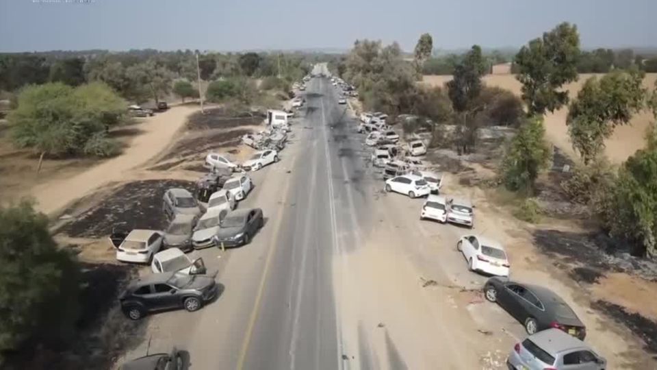 Israel: Nach Hamas-Überfall: Drohnenaufnahmen zeigen Ausmaß der Gewalt auf Festivalgelände Israel: Nach Hamas-Überfall: Drohnenaufnahmen zeigen Ausmaß der Gewalt auf Festivalgelände