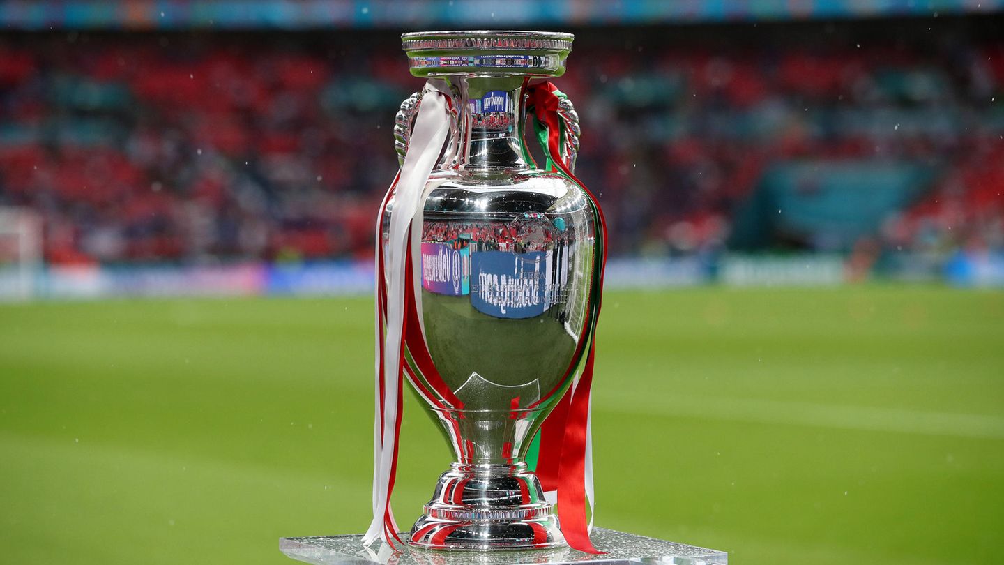 Die EM-Trophäe wird 2028 in Großbritannien vergeben