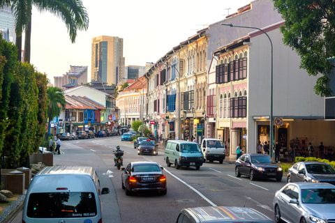 Die Zahl der Kfz wird allamählich reduziert. Heute fahren in Singapur in etwa genauso viele Autos wie in Hamburg, bei mehr als dreimal größerer Bevölkerung. 
