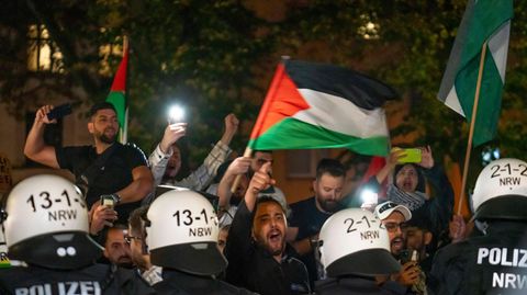 Demonstration von Pro-palästinensischen Aktivisten in Duisburg-Hochfeld