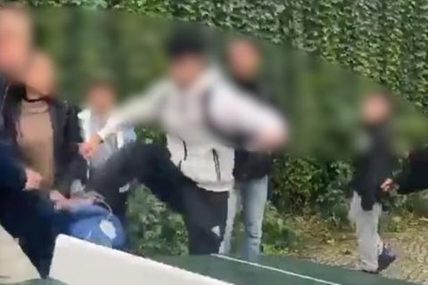 Schlägerei zwischen Lehrer und Schüler wegen Palästina-Flagge