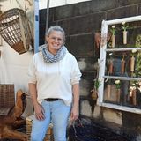 Geflochtene Kinderwagen-Chassis, Spinnennetze oder "Schwalben", eine Kombination aus alten Fahrradschläuchen und Weidenruten: Seit 10 Jahren fabriziert Andrea Mohr in ihrer eigenen Werkstatt im fränkischen Redwitz Korbwaren alle Arten und nach allen Wünschen. Davor hat sie jahrelang für eine Korbwarenhersteller gearbeitet. Für einen großen, einfachen Korb braucht sie etwa drei Stunden – er kostet dann um die 100 Euro 