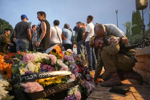 Tel Aviv: Menschen trauern um ihre Angehörigen