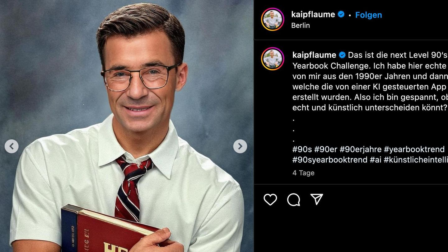 Kai Pflaume hält ein Buch