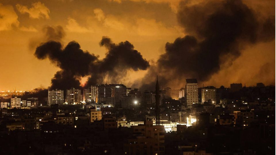 Israels Luftangriffe auf Gaza: Raketeneinschläge in Gaza-Stadt