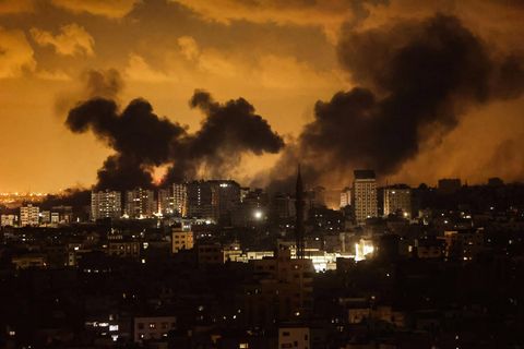 Israels Luftangriffe auf Gaza: Raketeneinschläge in Gaza-Stadt