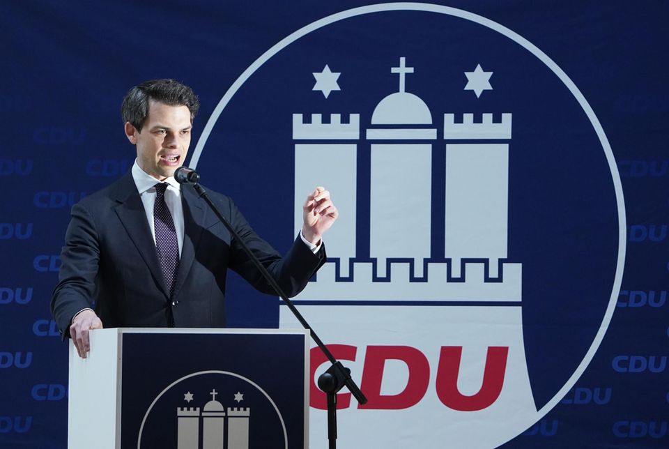 CDU-Politiker Christoph Ploß während einer Rede am Podium