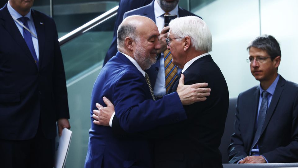 Ron Prosor, Israels Botschafter in Berlin, und Bundespräsident Frank-Walter Steinmeier