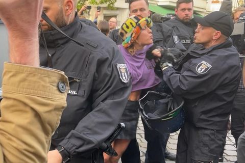 Nach Verbot: Polizei löst pro-palästinensische Demo in Berlin-Neukölln auf