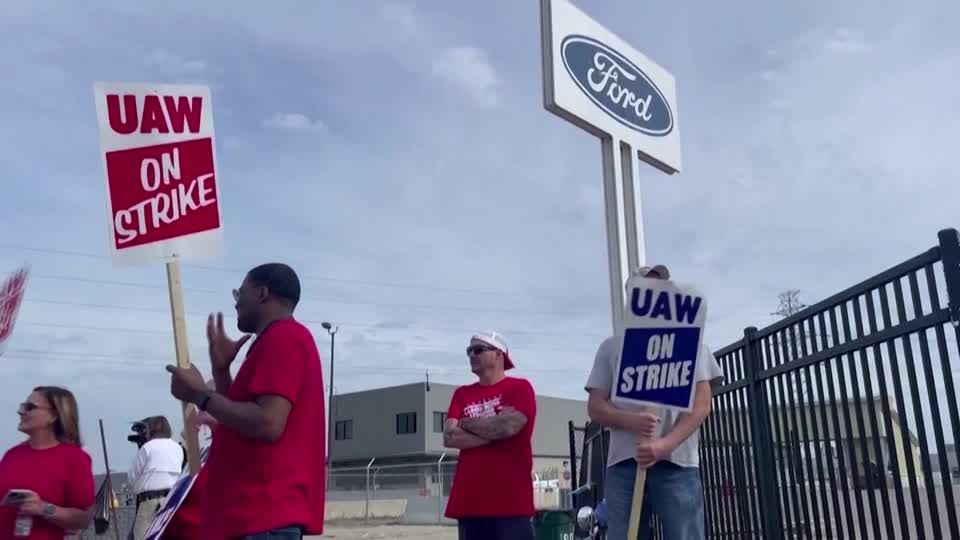 Video: Gewerkschaft bestreikt größtes Ford-Werk Video: Gewerkschaft bestreikt größtes Ford-Werk