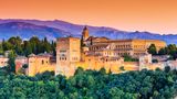 Blick auf die Alhambra vor Bergen