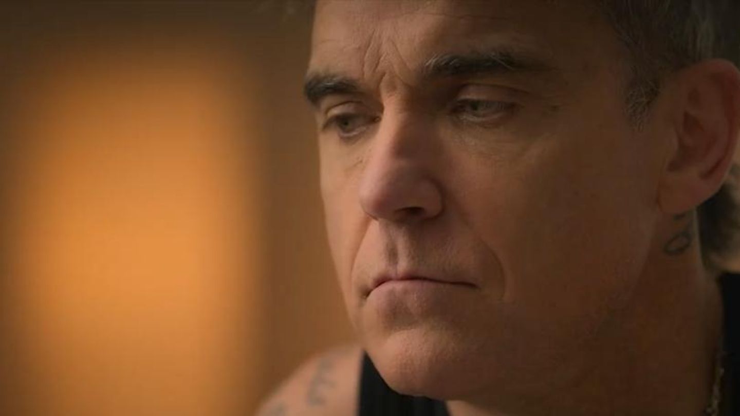 Ab November : Seine Vergangenheit lässt ihn nicht los – Netflix veröffentlicht ersten Trailer zur Robbie-Williams-Doku
