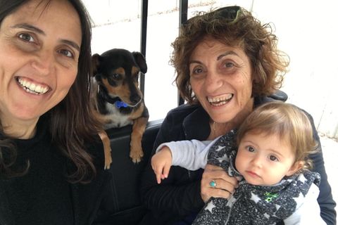 Noam Ben Ami (links) verlor bei den Angriffen der Hamas ihre Mutter Hava 