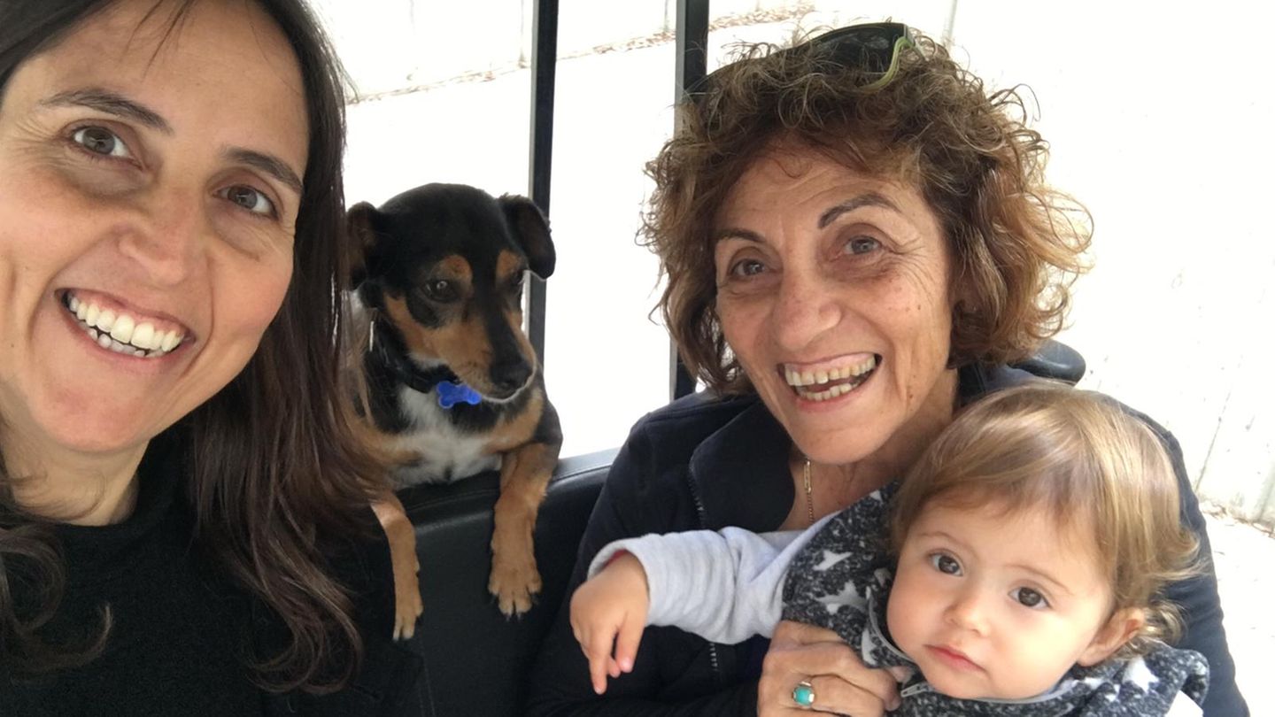 Noam Ben Ami (links) verlor bei den Angriffen der Hamas ihre Mutter Hava 