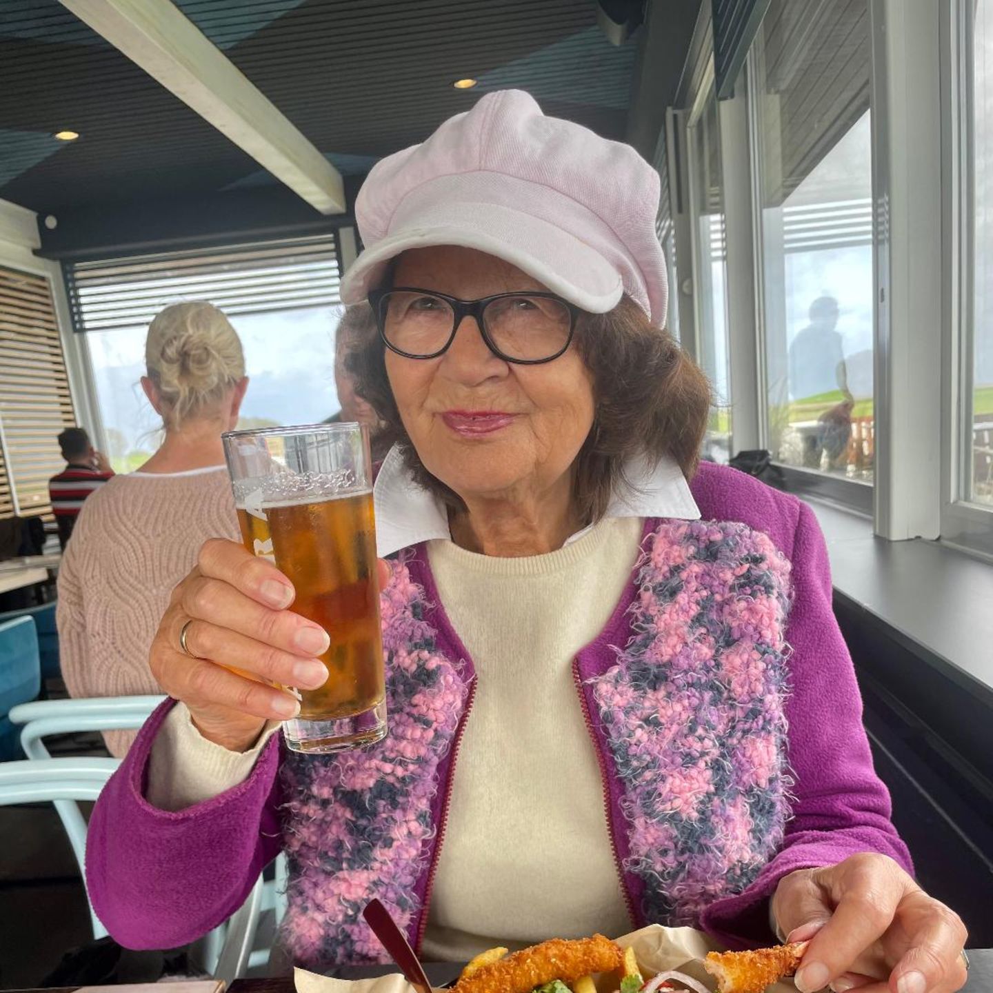 Happy 89. Geburtstag: Mama Behrendt hat eine gute Zeit