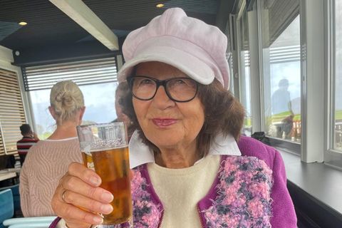 Happy 89. Geburtstag: Mama Behrendt hat eine gute Zeit
