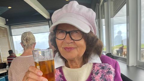 Happy 89. Geburtstag: Mama Behrendt hat eine gute Zeit