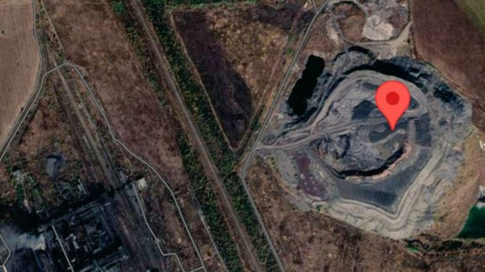 Krieg in der Ukraine: Die dominierende Anraumhalde im Norden der Stadt. Die dominierende Anraumhalde im Norden der Stadt.
