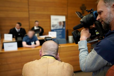 Sebastian T., der Angeklagte im Mordfall Hanna, zum Prozessauftakt im Landgericht Traunstein