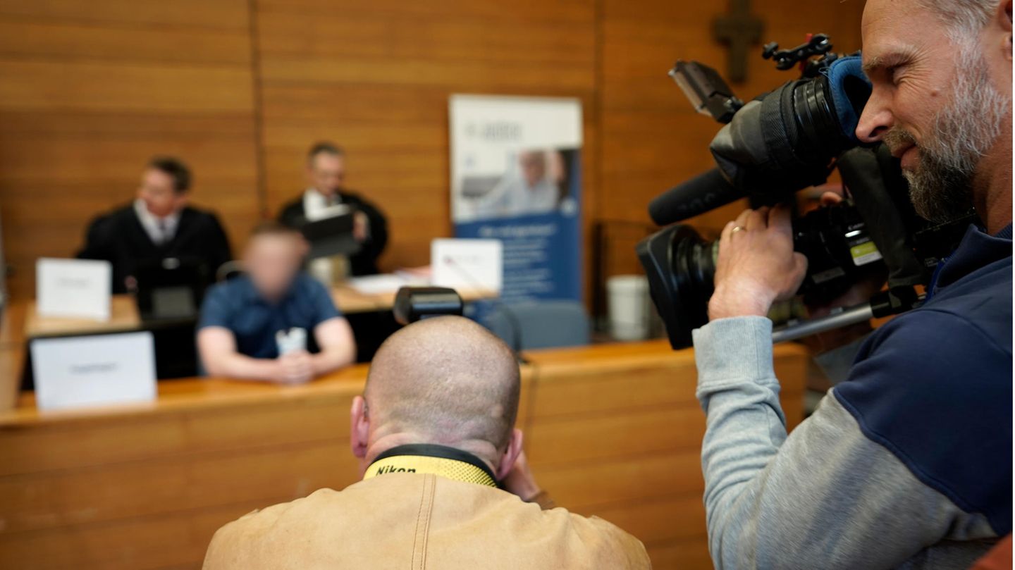 Discomord an Hanna W.: Eltern des Opfers schildern ihre Verzweiflung Sebastian T., der Angeklagte im Mordfall Hanna, zum Prozessauftakt im Landgericht Traunstein