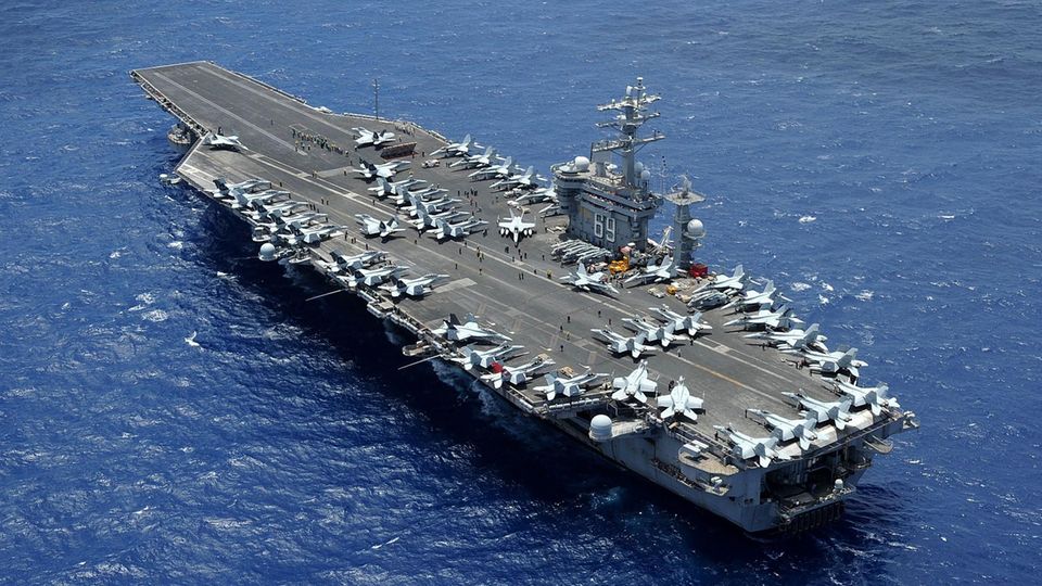 Der Flugzeugträger "USS Eisenhower" ist auf dem Weg nach Israel.