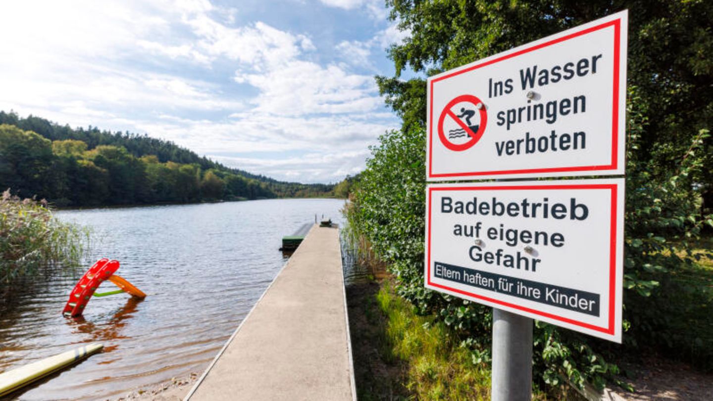 Der Blick von der Paddlergilde Kaiserslautern eV auf den See Gelterswoog