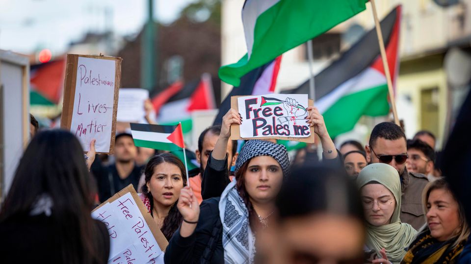 Pro-palästinensische Kundgebung Düsseldorf Pro-palästinensische Kundgebung Düsseldorf