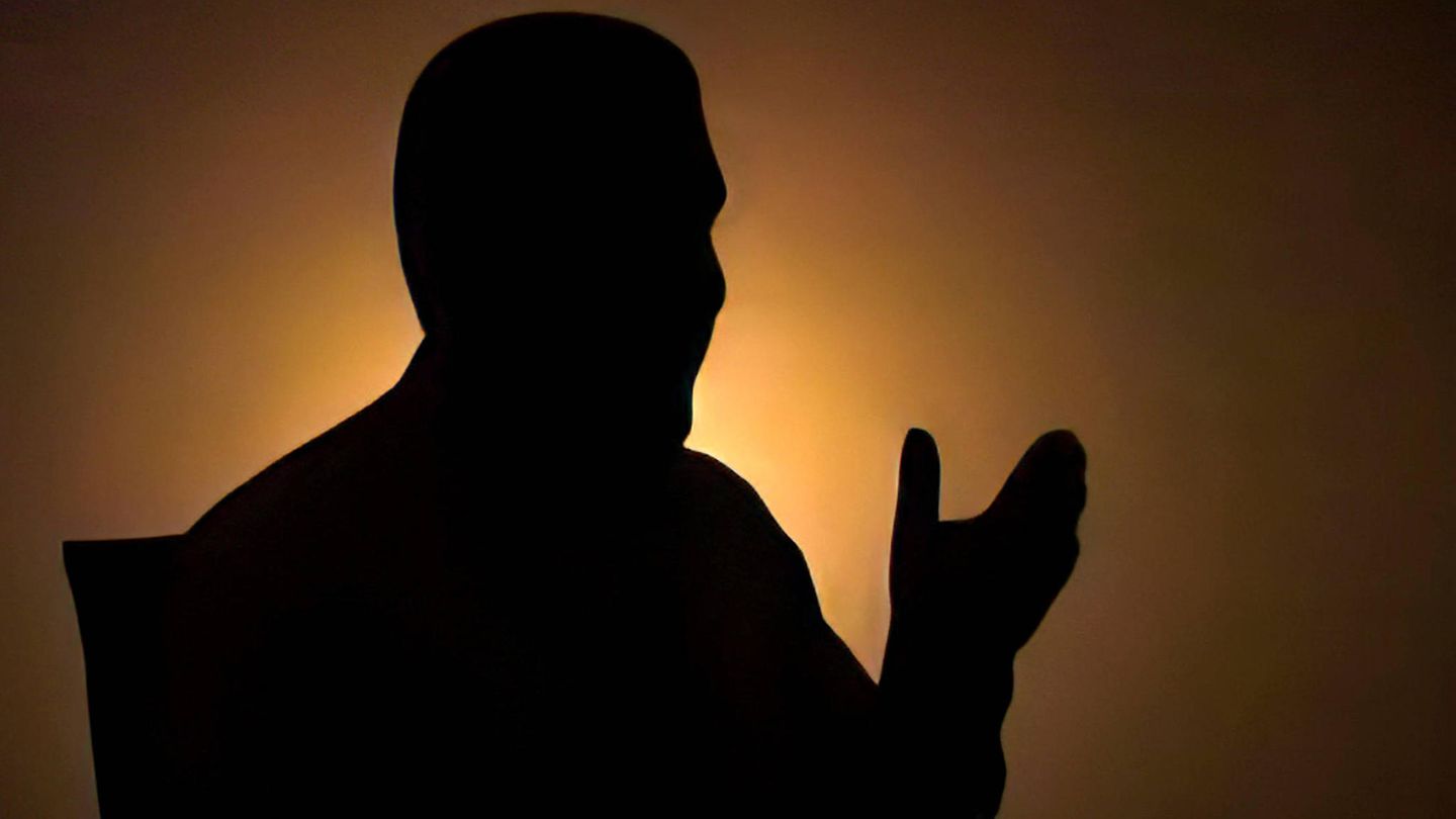 Man bekommt ihn selten zu Gesicht: Mohammed Deif, Anführer der Kassam-Brigaden, steckt hinter dem Terrorangriff auf Israel. Im TV-Sender der Hamas meldete sich Deif zu Wort, zu sehen war aber nur eine Schattierung.